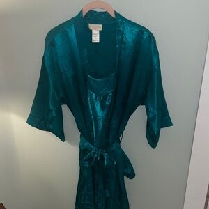 Gorgeous VINTAGE Teal Satin Robe and nightgown set!
